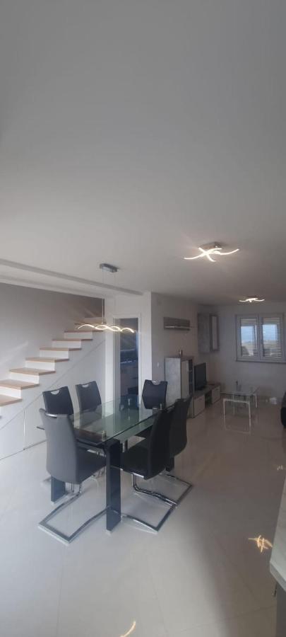 Apartmani Lanterna Крк Екстер'єр фото